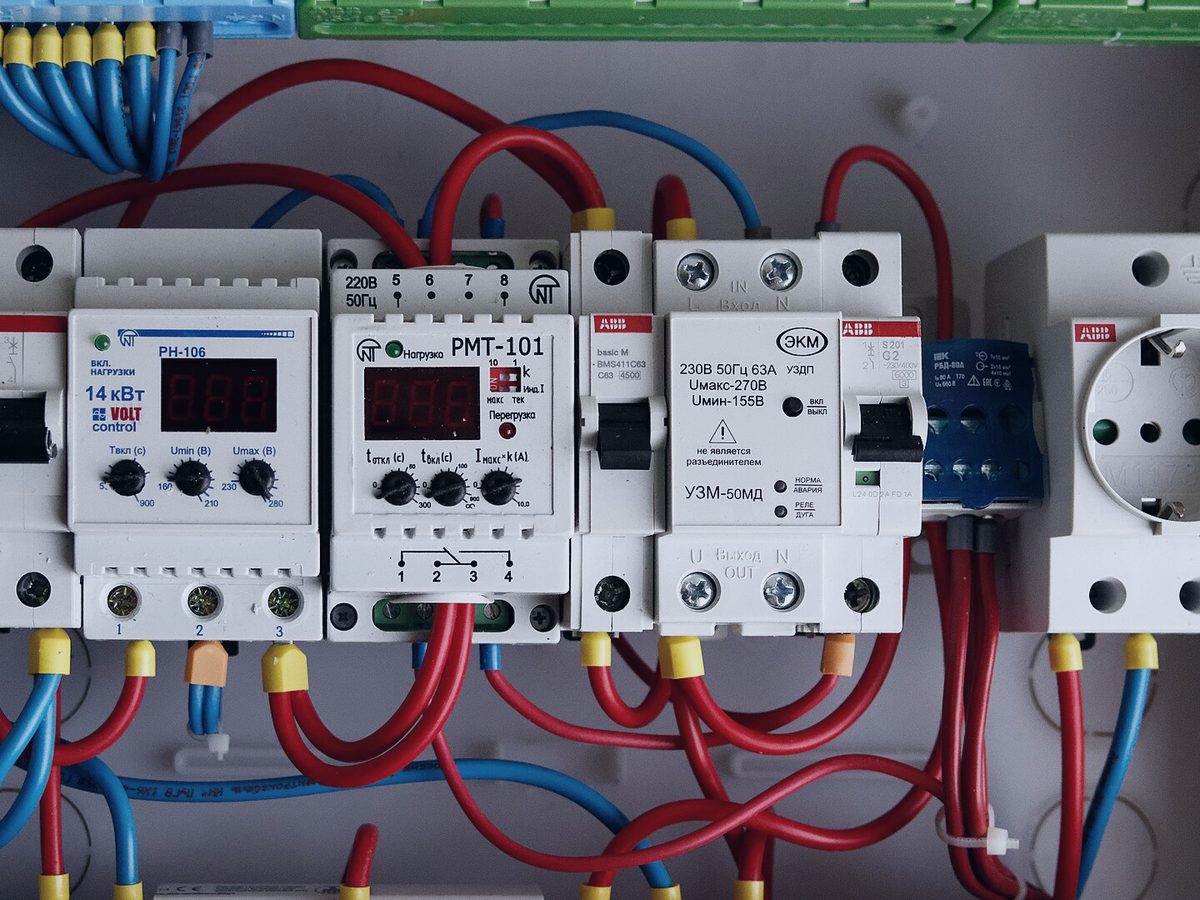 Industrial control cabinet with automation components